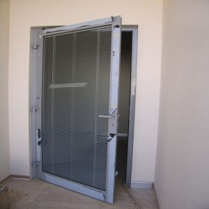ابواب المنيوم فني المنيوم - شتر - المنيوم - علي باكستاني 66198263 - تصليح المنيوم - تصليح شتر - تركيب شتر - فني شتر - تركيب مطبخ - تصليح مطبخ - فني شتر - المنيوم الكويت